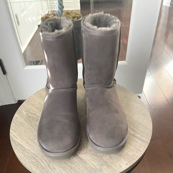 UGG Classic Short II in Grey / Size 9 / #1016233 / Gently Used - Picture 1 of 10